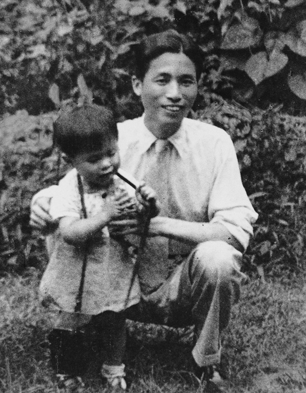 Photo with his son Jiaye Shao