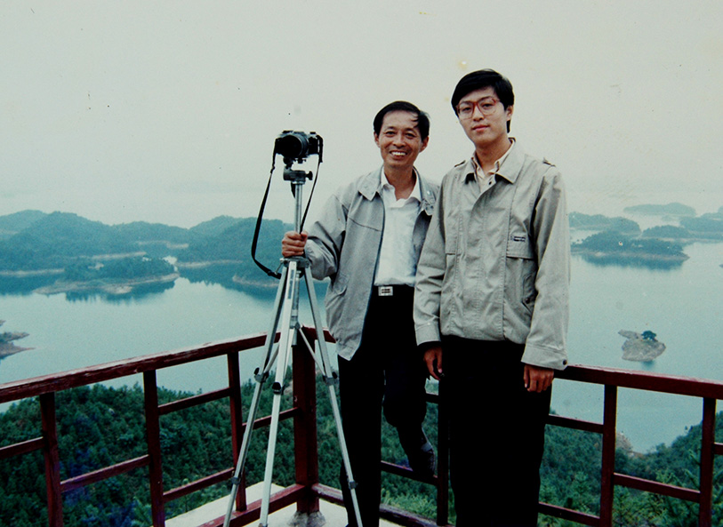At Zhejiang's Qiandao Lake with his son Dalang Shao