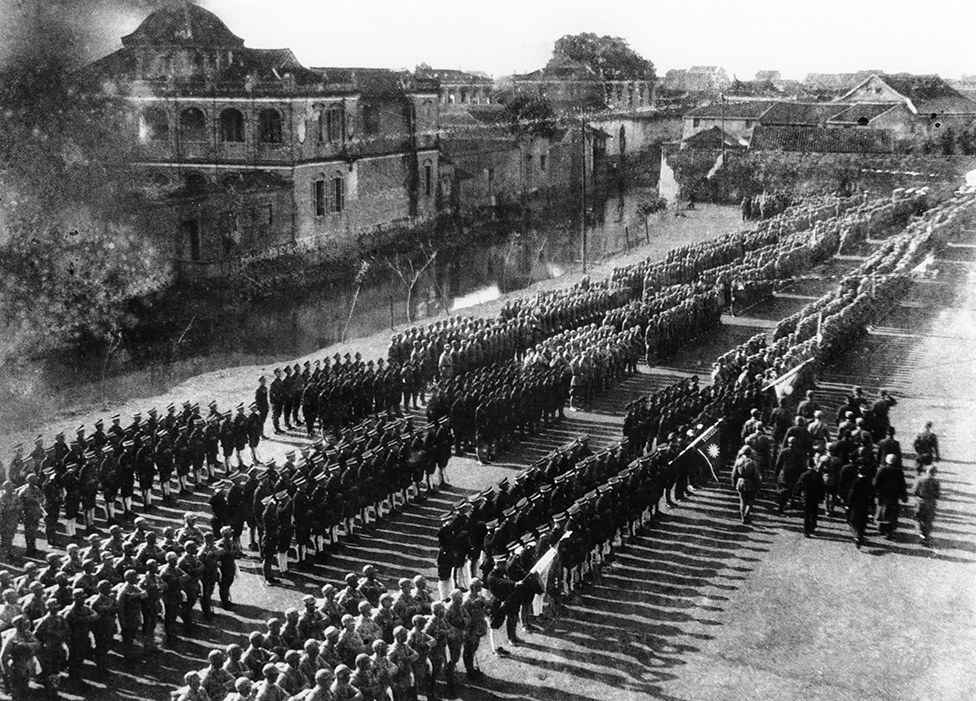 Republic of China in Wenzhou Reviewing Troops